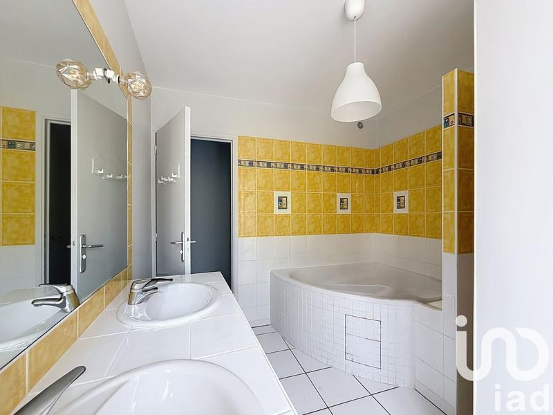 Maison - 201 m² - 7 pièces