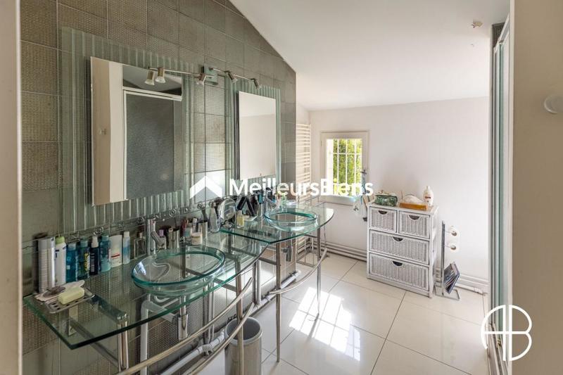 Maison - 288 m² - 13 pièces