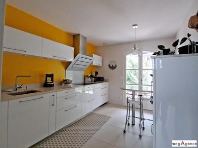 Maison - 181 m² - 10 pièces