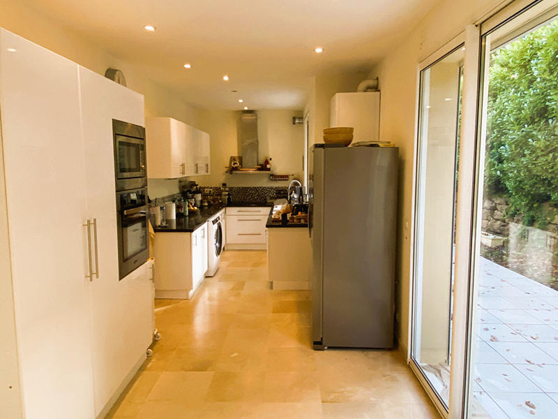 Villa - 234 m² - 6 pièces