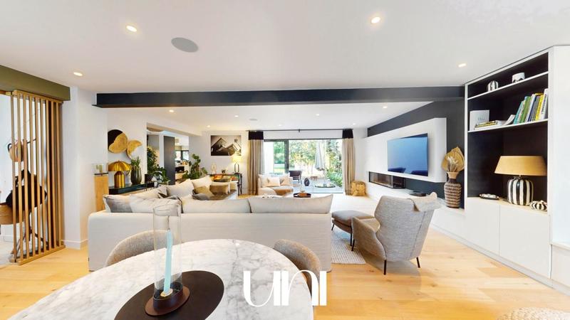 Maison - 270 m² - 7 pièces