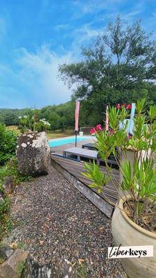 Propriété - 300 m² - 12 pièces