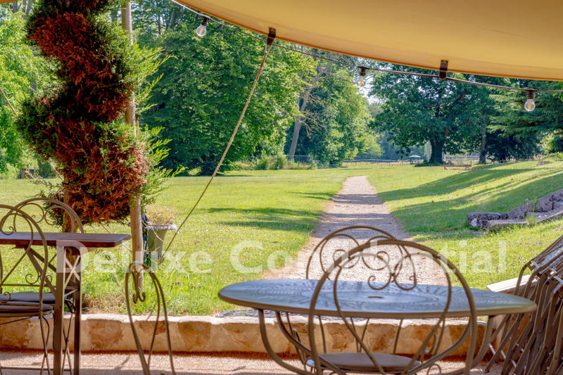 Maison - 900 m² - 20 pièces