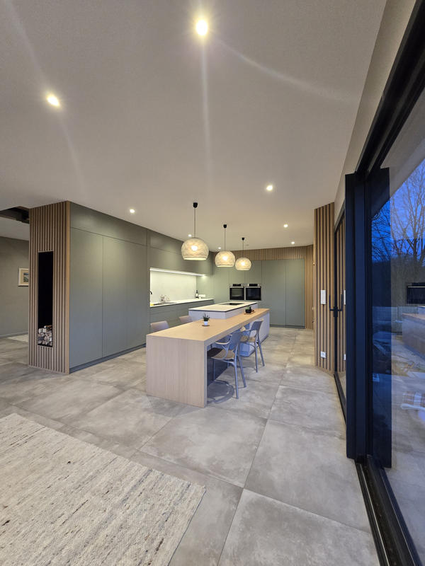 Maison - 255 m² - 8 pièces