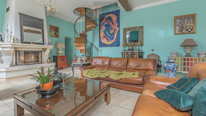 Maison - 335 m² - 12 pièces