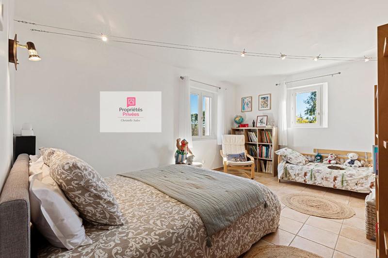 Maison - 275 m² - 8 pièces