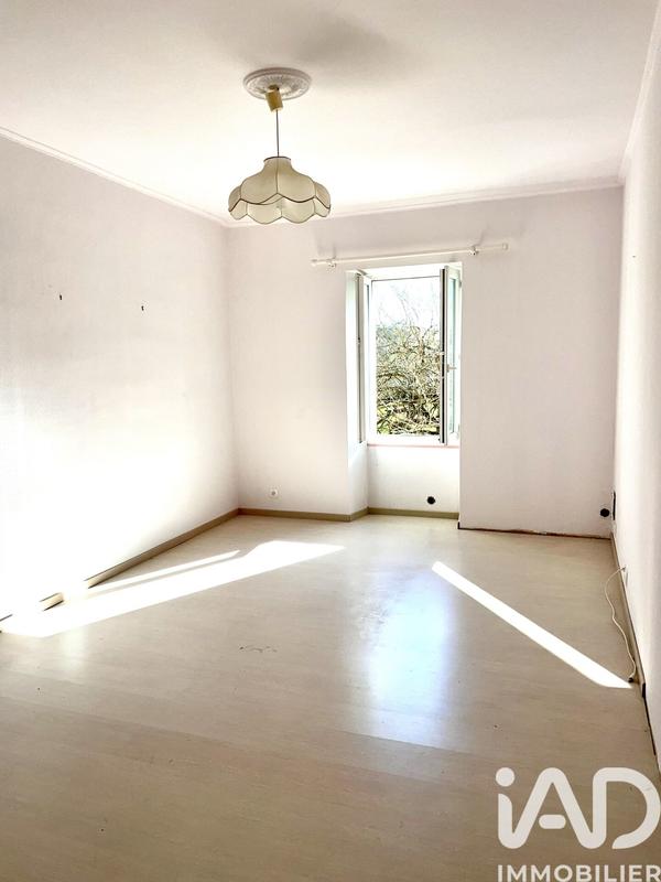 Maison - 244 m² - 7 pièces