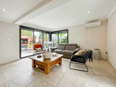 Maison - 241 m² - 10 pièces