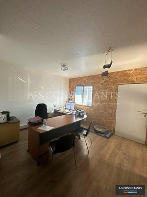 Entrepôt - 1 200 m²