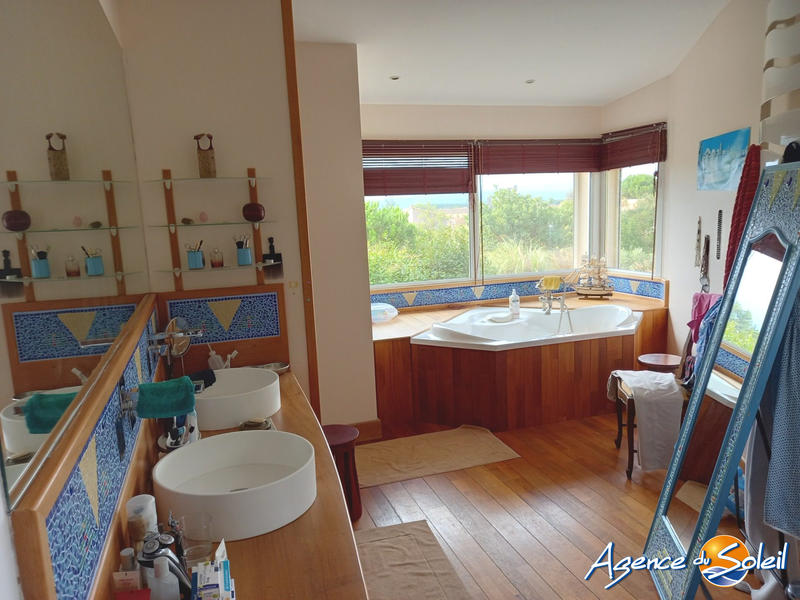 Villa - 326 m² - 10 pièces