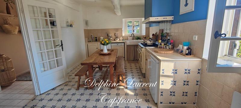 Maison traditionnelle - 232 m² - 7 pièces