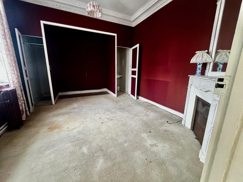 Maison - 335 m² - 10 pièces