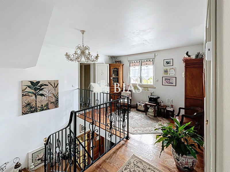 Maison - 300 m² - 7 pièces