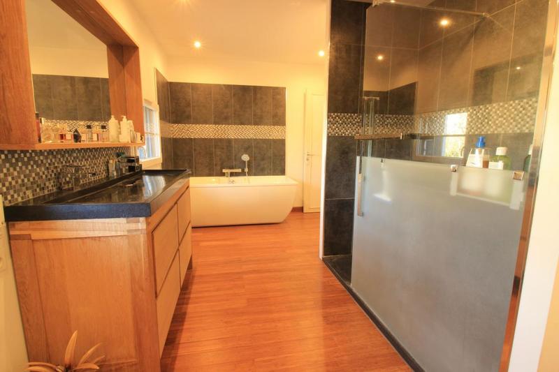 Maison - 215 m² - 7 pièces