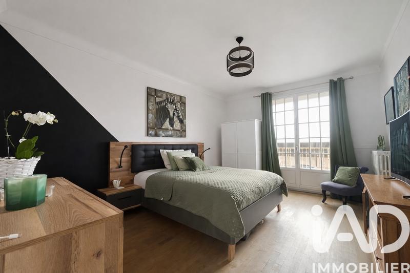 Maison - 385 m² - 8 pièces