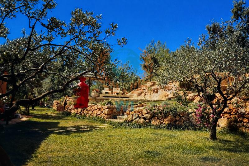 Maison - 280 m² - 7 pièces