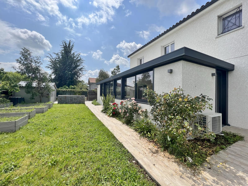 Villa - 213 m² - 8 pièces