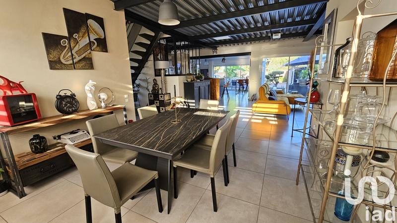 Maison - 214 m² - 7 pièces