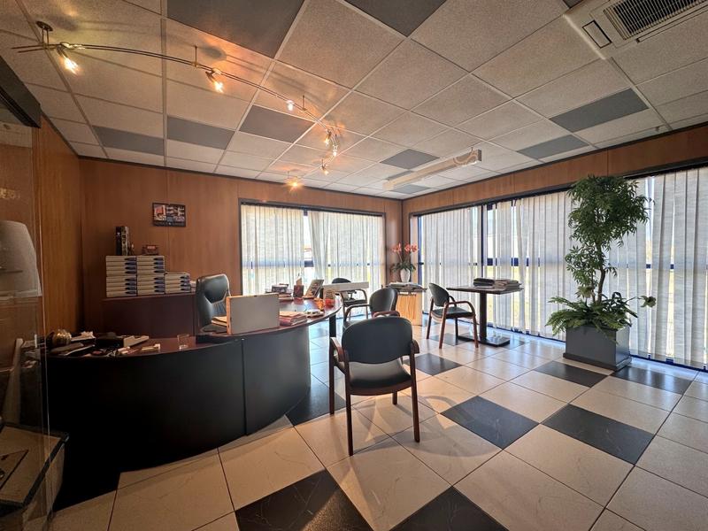 Local commercial - 770 m² - 10 pièces