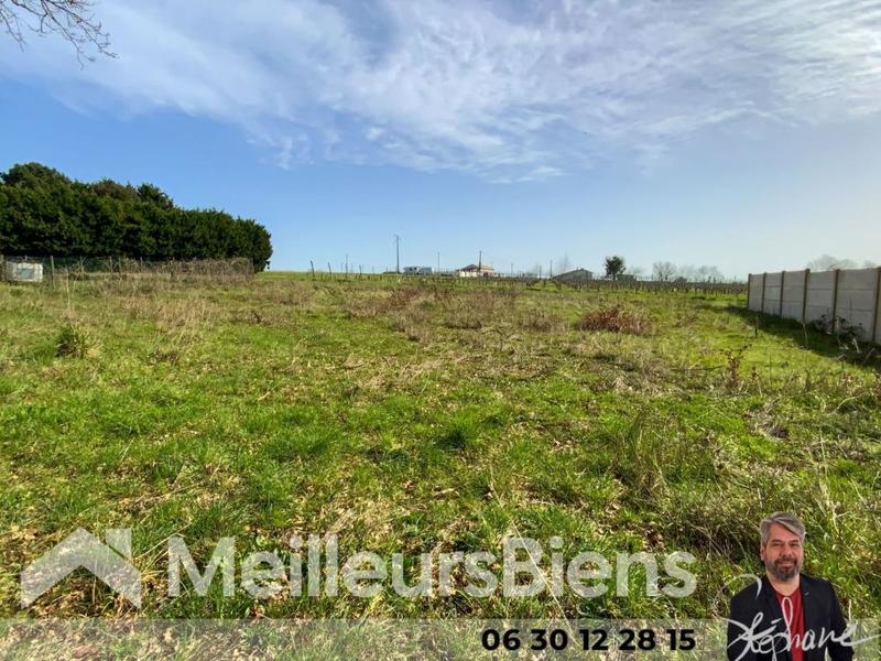 Terrain constructible - 2 100 m²