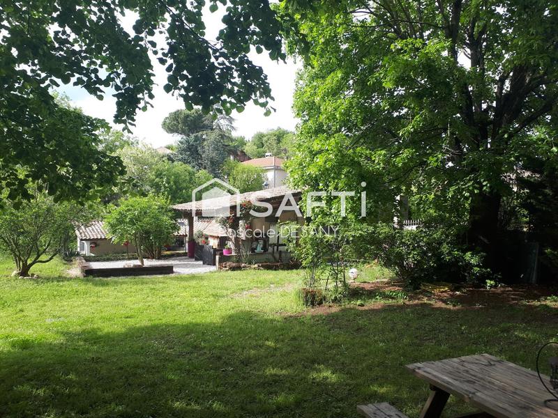 Maison - 206 m² - 8 pièces