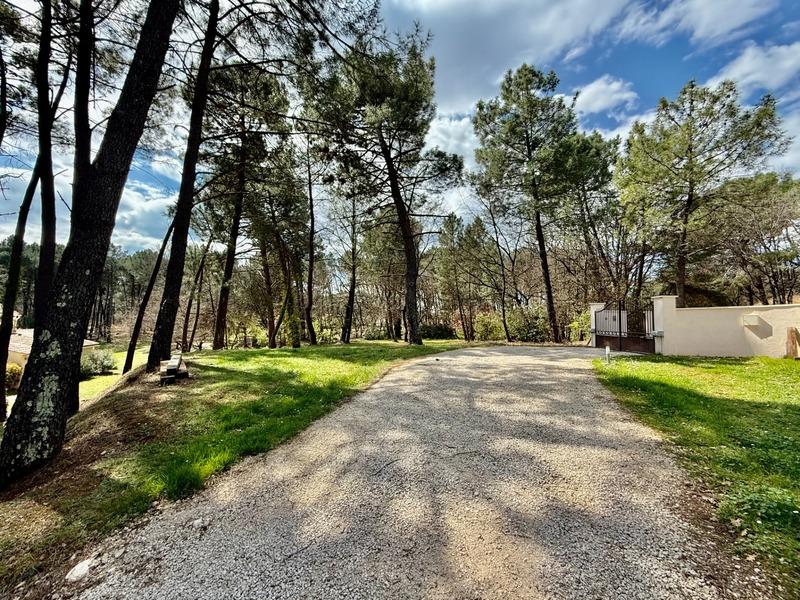 Maison - 222 m² - 6 pièces