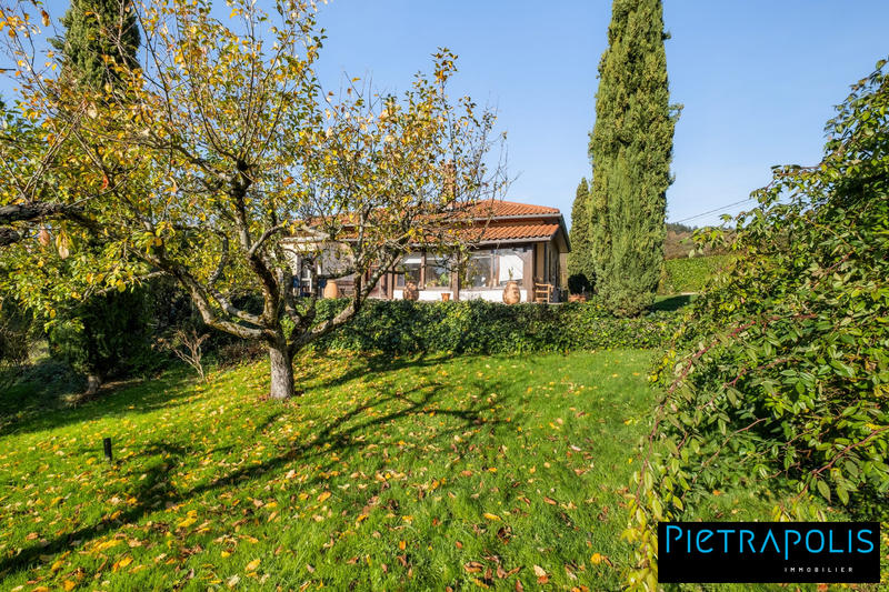 Maison - 235 m² - 5 pièces