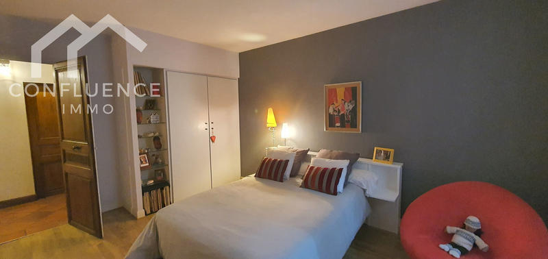 Demeure - 270 m² - 9 pièces