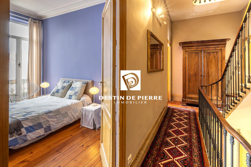 Maison - 240 m² - 8 pièces