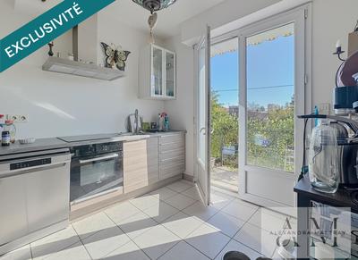 Villa - 253 m² - 9 pièces