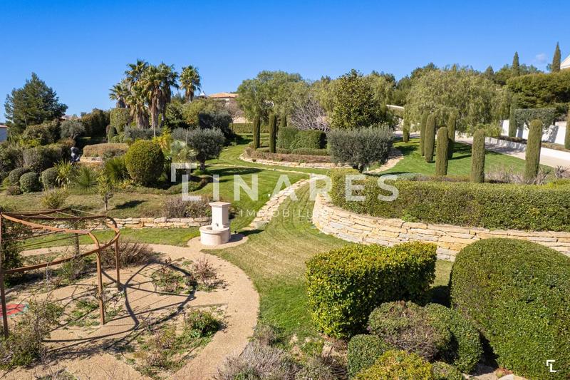 Maison - 570 m² - 7 pièces