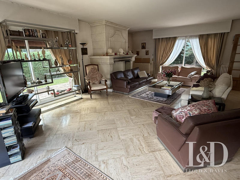 Maison - 236 m² - 7 pièces