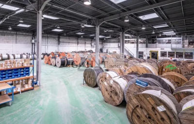 Entrepôt - 2 596 m²