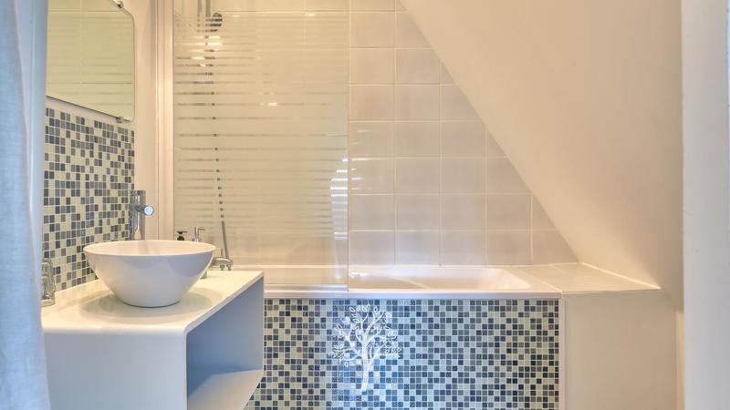 Maison - 250 m² - 9 pièces