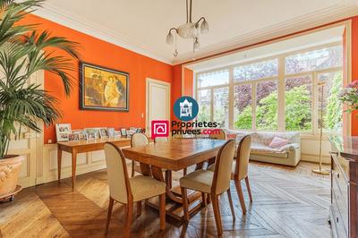 Maison - 388 m² - 15 pièces