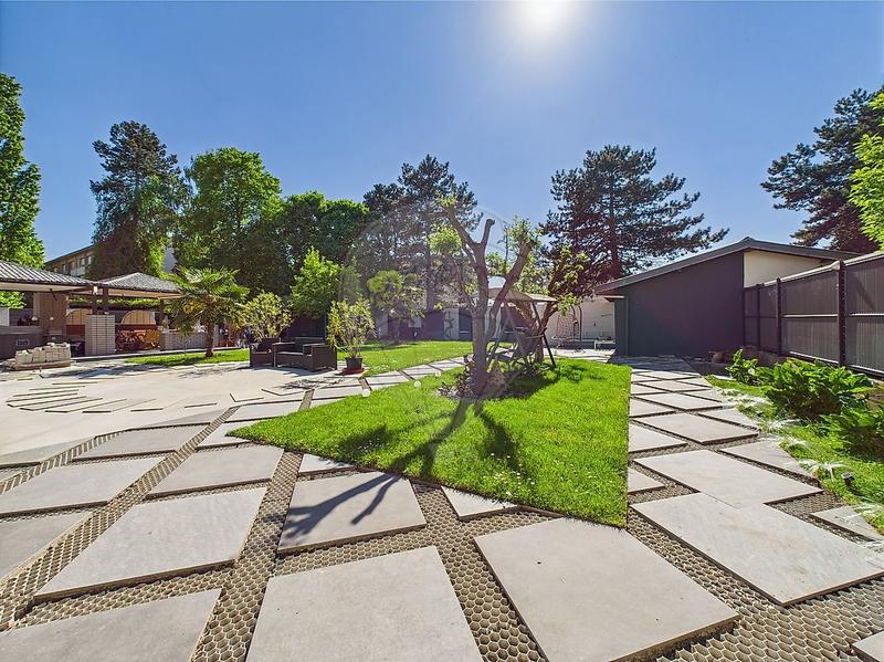 Maison - 255 m² - 6 pièces