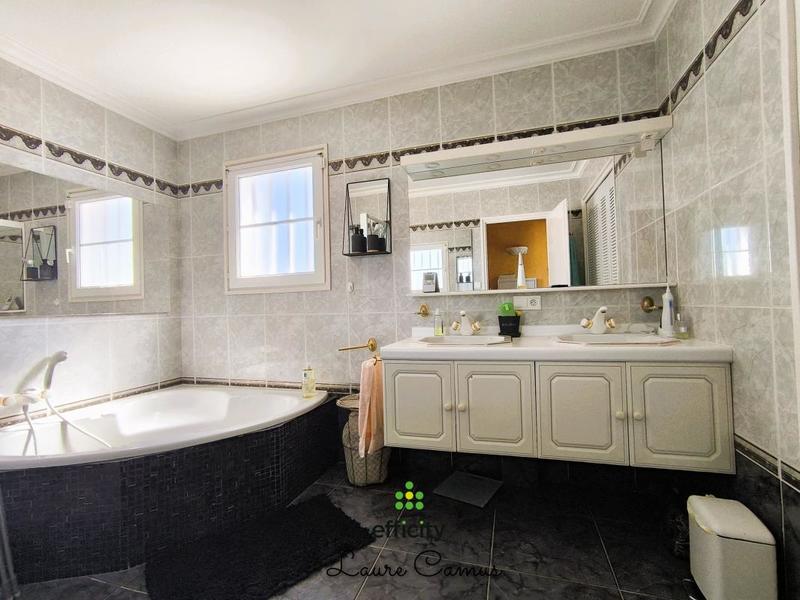 Maison - 139 m² - 6 pièces