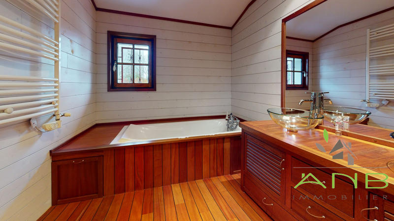 Maison - 188 m² - 9 pièces