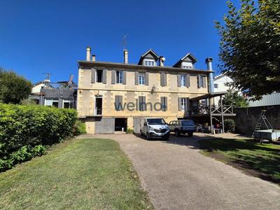 Maison - 715 m² - 13 pièces