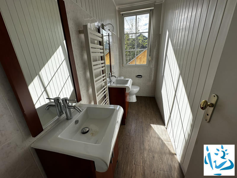 Maison - 180 m² - 8 pièces