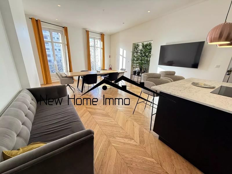 Appartement - 220 m² - 5 pièces