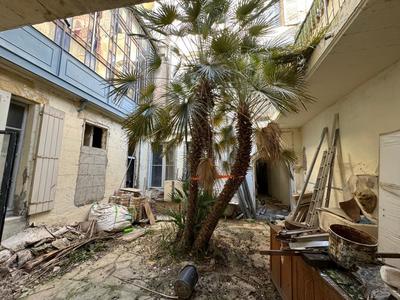 Hôtel particulier - 270 m² - 1 pièce