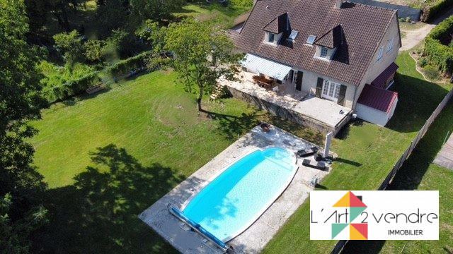 Maison - 230 m² - 7 pièces