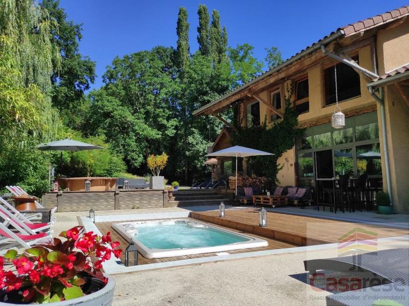 Corps de ferme - 350 m² - 12 pièces