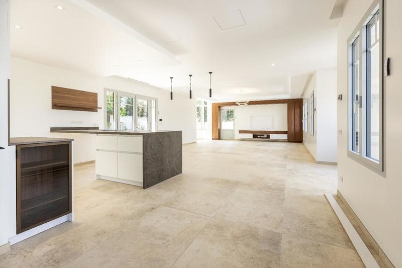 Maison - 203 m² - 7 pièces