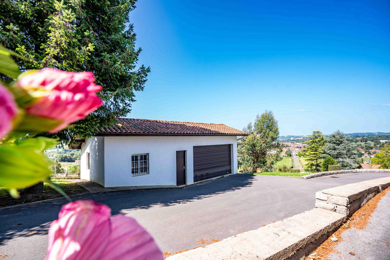 Maison - 243 m² - 6 pièces