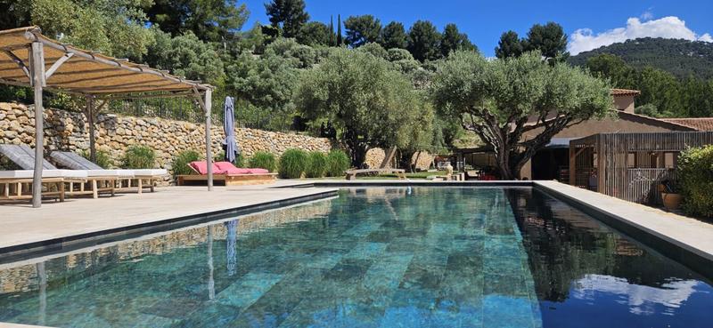 Maison - 230 m² - 8 pièces