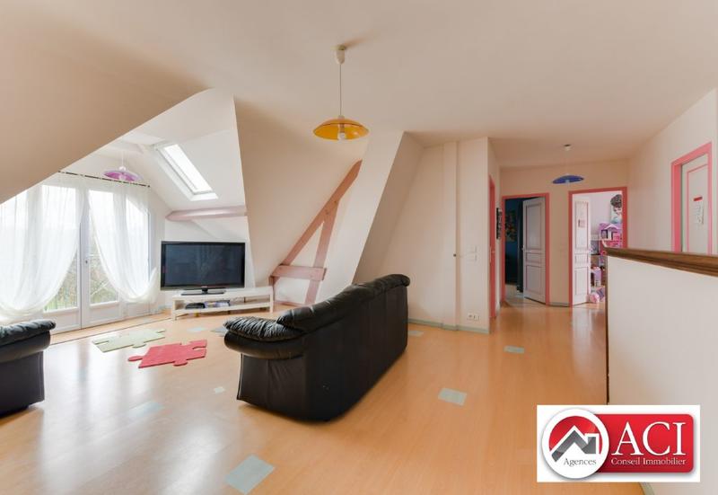 Maison - 250 m² - 8 pièces