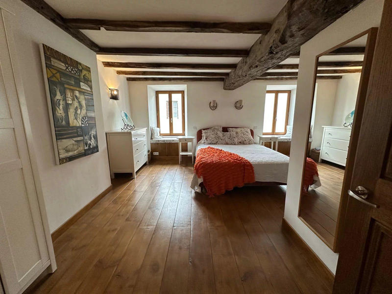 Maison - 239 m² - 8 pièces