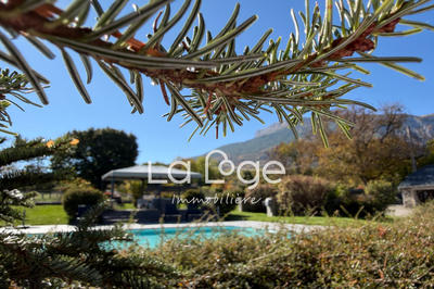 Maison - 6 360 m² - 10 pièces